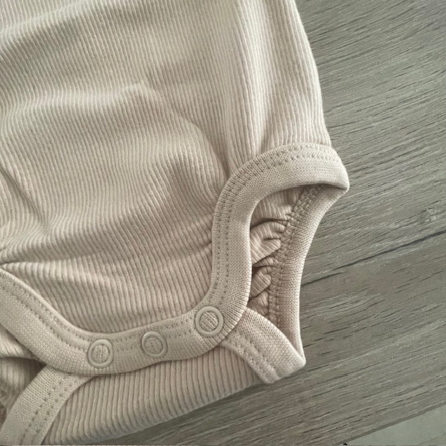 Babyromper ribstof met spagettibandjes